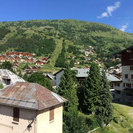 2 Pieces Pour 5 Personnes, Expose Sud-est, Au Centre De Valloire, A 400m Des Commerces Et Loisirs - Fr-1-263-456 Valloire