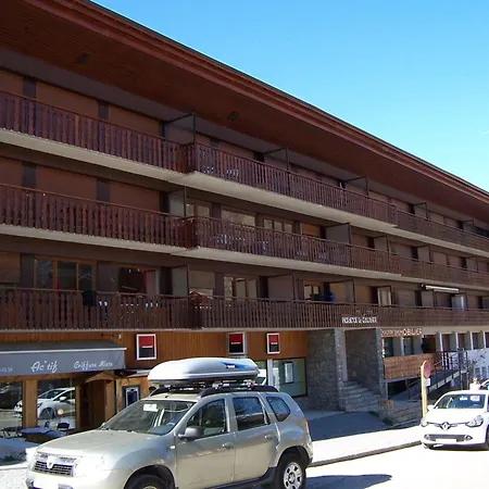 2 Pieces Pour 5 Personnes, Expose Sud-est, Au Centre De Valloire, A 400m Des Commerces Et Loisirs - Fr-1-263-456 Valloire